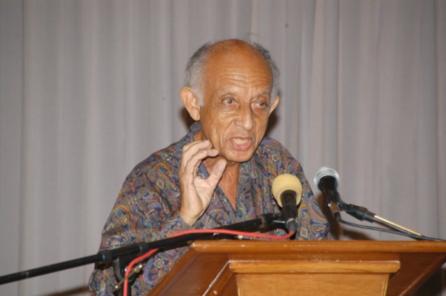 professoredwardbaughintroducingdistinguishedlecturerprofkwamedawes.jpg